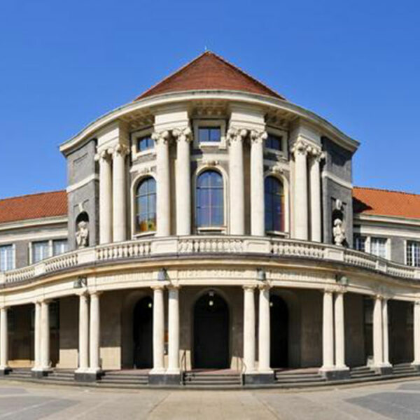 4 popular colleges that offer master’s degree in data management