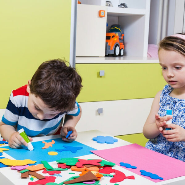 What typically constitutes online preschool programs